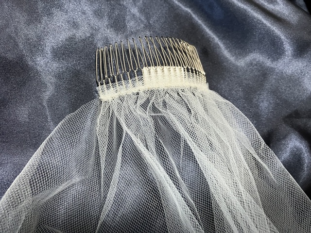 コーム付け根付近の横に2cm位の補修ヶ所がありますが使用時には気にならないレベルです。