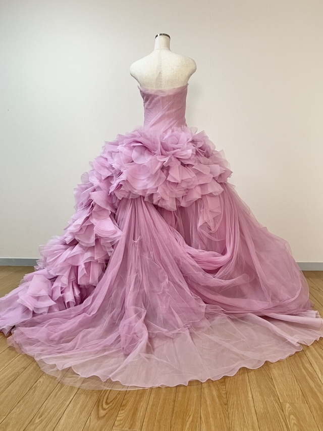 バッスル仕様にチェンジした状態です。センタートレーンを左側に寄せ上げるスタイルです。