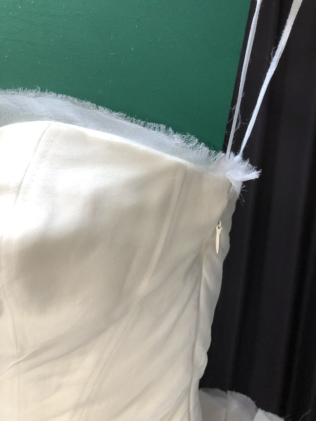脇フリルの状態です。糸抜けがしやすいヘイリーの脇部分ですが、比較的良好な状態です。