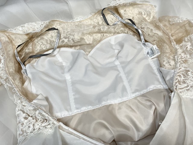 内側になります。ヌーブラを使用する形となります。