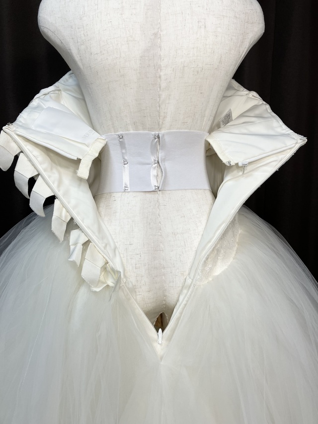 内側です。ずり落ち防止の調整用ゴムバンド付きです。