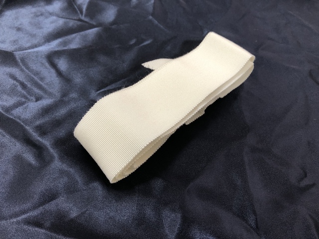 付属のサッシュリボンです。