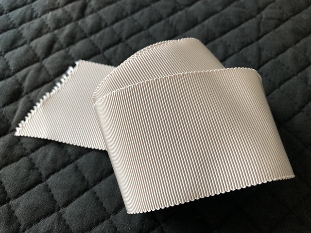 付属のサッシュリボンです。