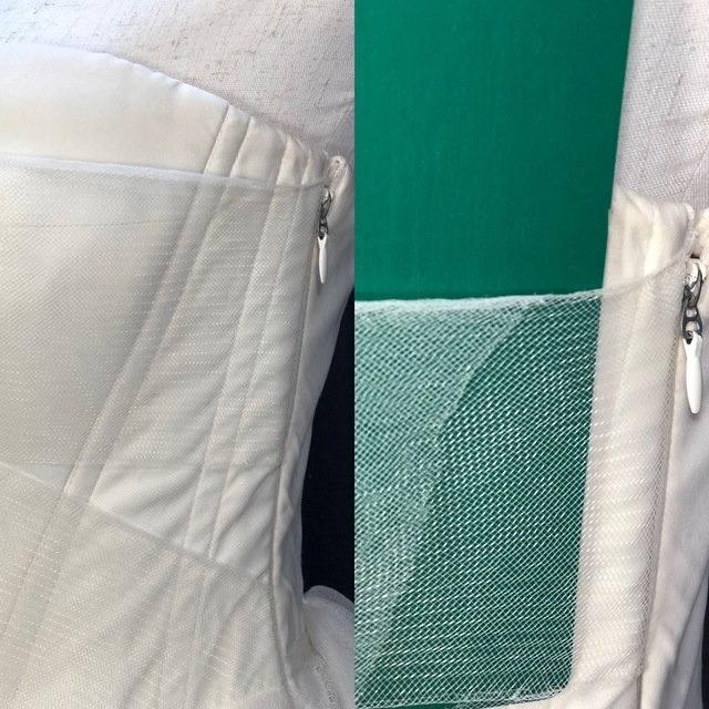 左ファスナー横のチュール部分が一部カットされています。外観からは全く分かりませんが右図の様に内側に色のついたものを差し込むとファスナーまで表のチュールが届いていませんのでご了承下さい。