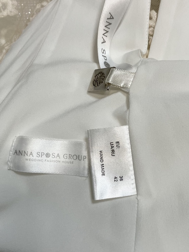 内側のブランドラベル類です。