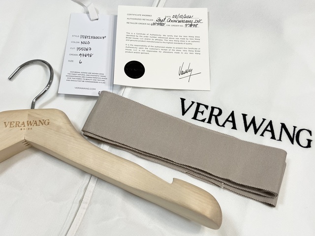 付属アイテムになります。追加で搬入用ナイロンドレスカバー(大)もお付けします。