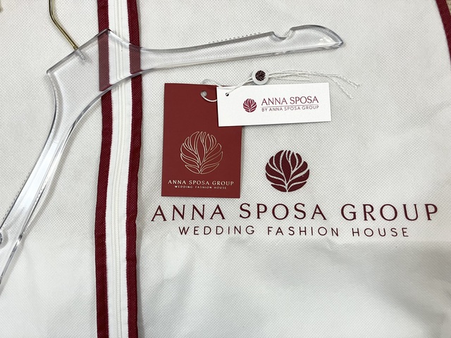 ドレスの付属アイテムです。