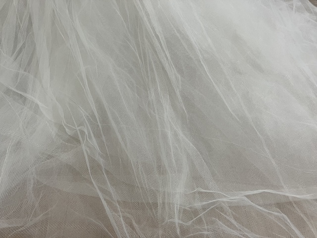 一枚目左後ろに50cm程の補修ヶ所がありますが生地が重なる場所なので一見で外観から気付く事はありません。