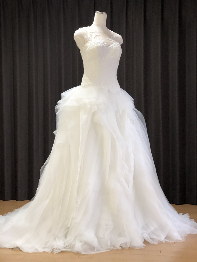 モダンとエレガントを併せ持つ独創的なPRONOVIAS