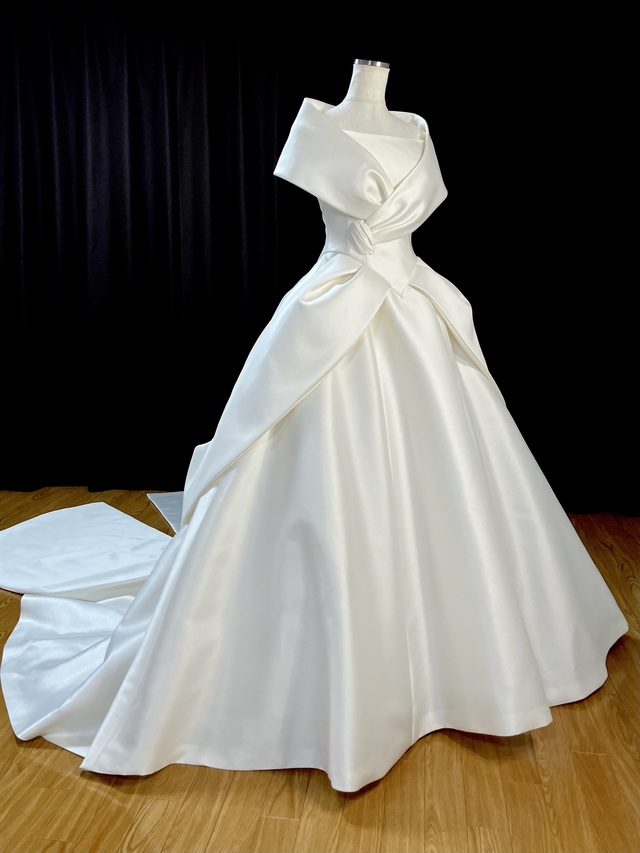 国内有名ブランドの入手困難なレアドレス