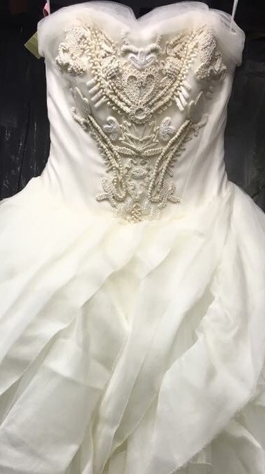 Vera Wang Liesel (ヴェラウォン リーゼル)のドレスクリーニング&部分しみ抜き処理 (東京都のお客様からのご依頼品)